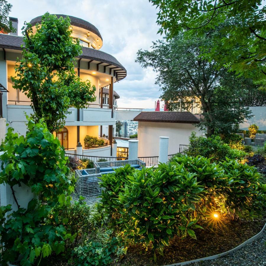 Hotel Adamo Тбилиси Екстериор снимка