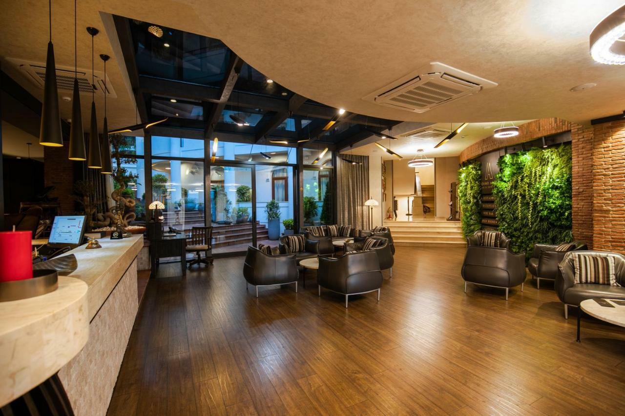 Hotel Adamo Тбилиси Екстериор снимка