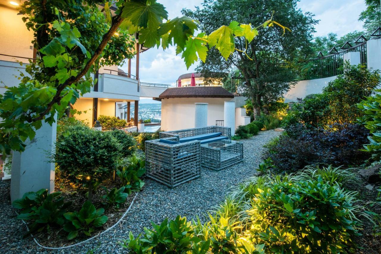 Hotel Adamo Тбилиси Екстериор снимка