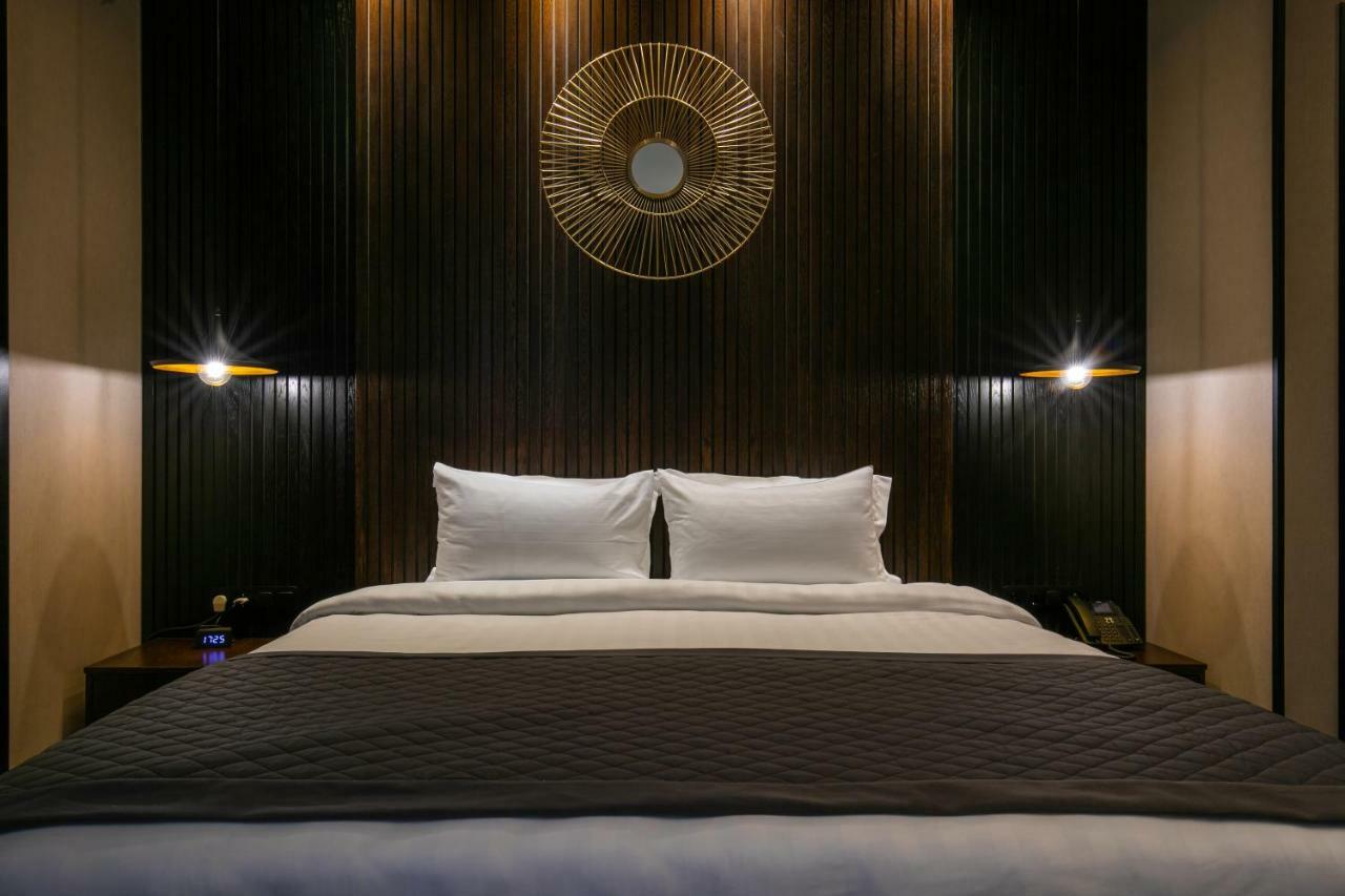 Hotel Adamo Тбилиси Екстериор снимка