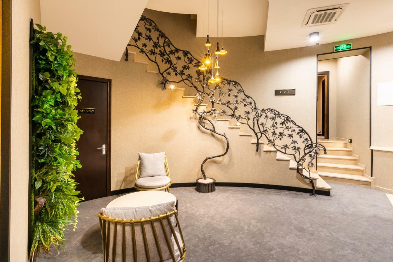 Hotel Adamo Тбилиси Екстериор снимка