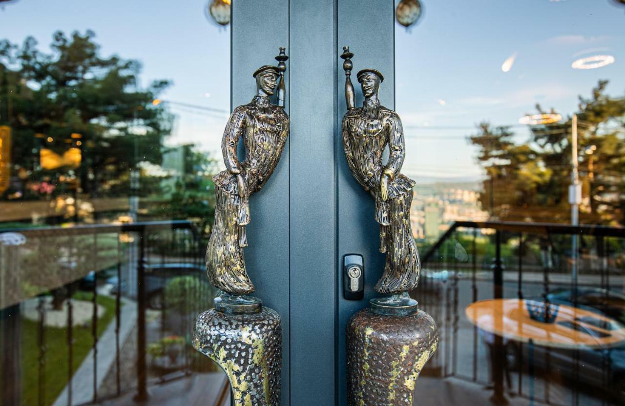 Hotel Adamo Тбилиси Екстериор снимка